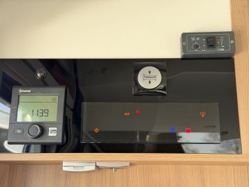 Adria MATRIX 600 DT Nav | Zonnepaneel | Hefbed